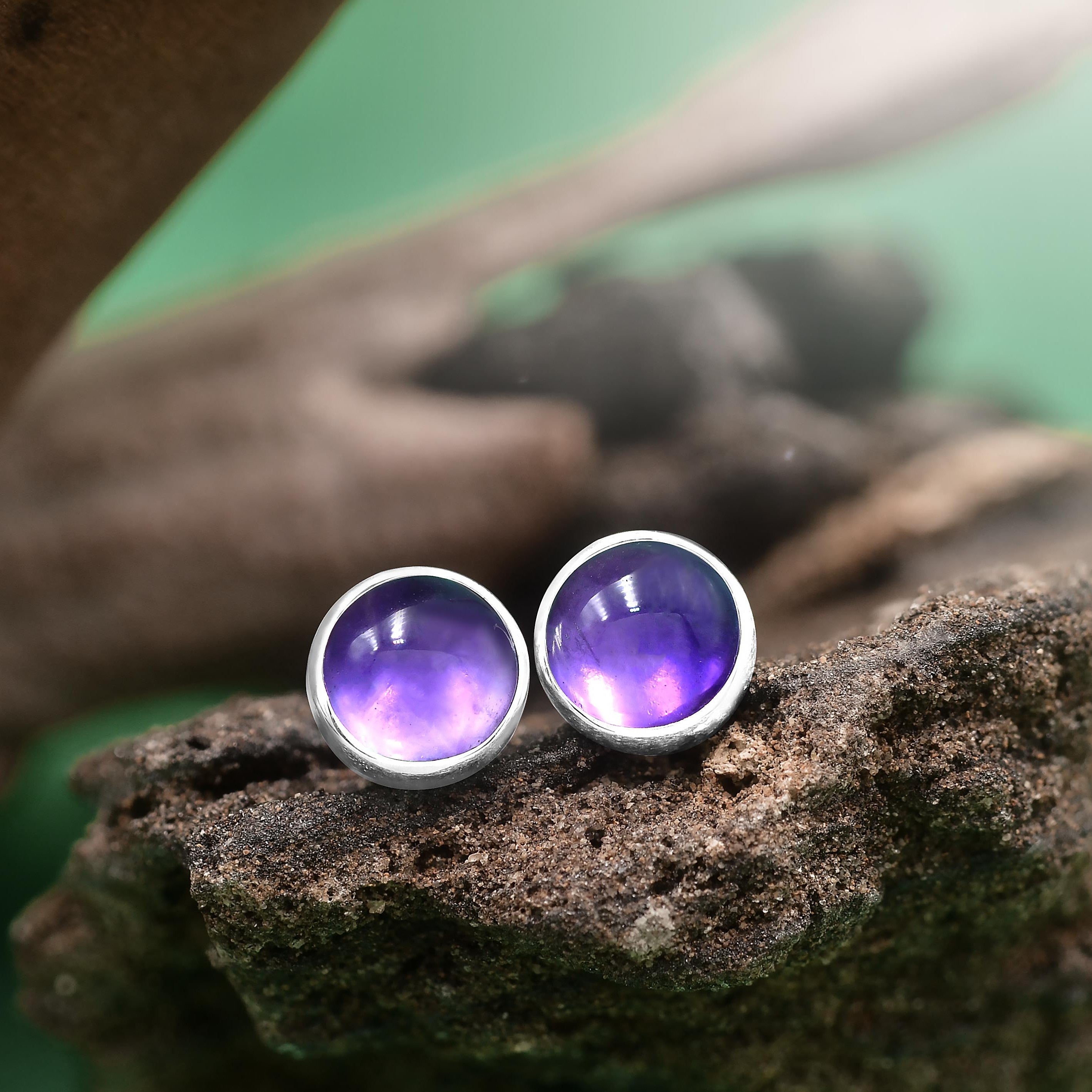 Starborn Amethyst Ohrstecker im Post-Stil aus Sterlingsilber