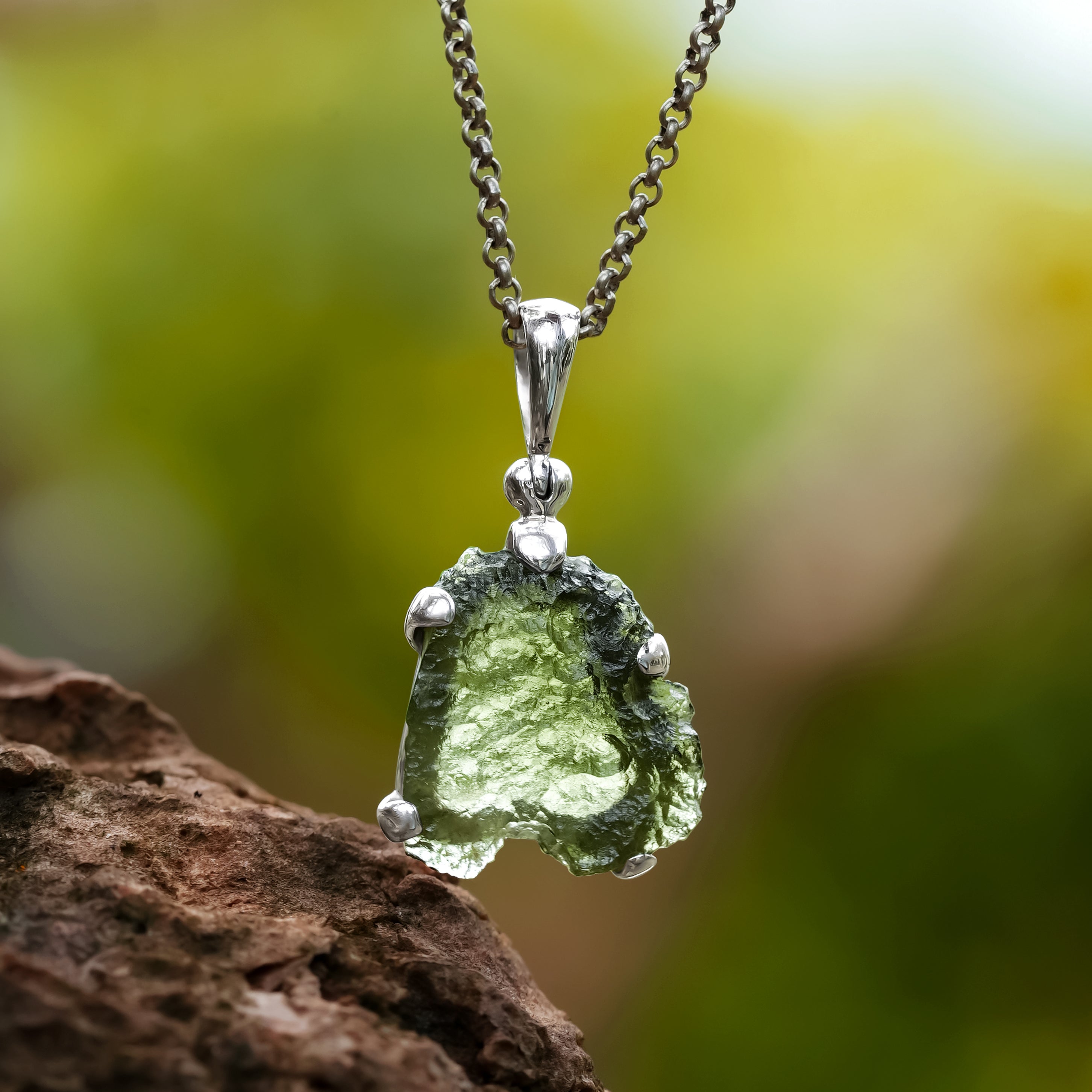 Pendentif en argent sterling avec moldavite naturelle Starborn de 5 à 7 carats