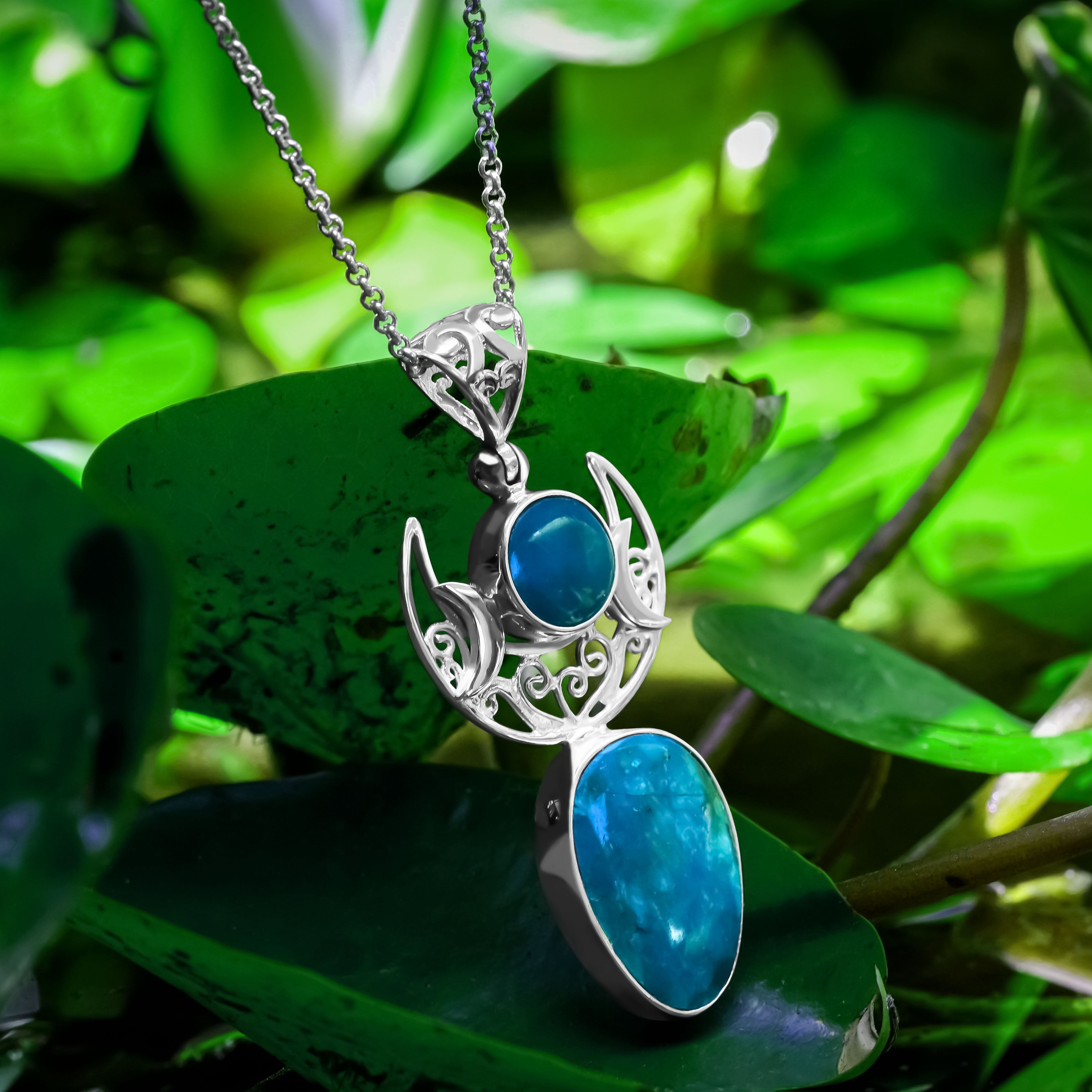 Starborn Anhänger „Mondgöttin“ aus peruanischem blauem Opal in Sterlingsilber