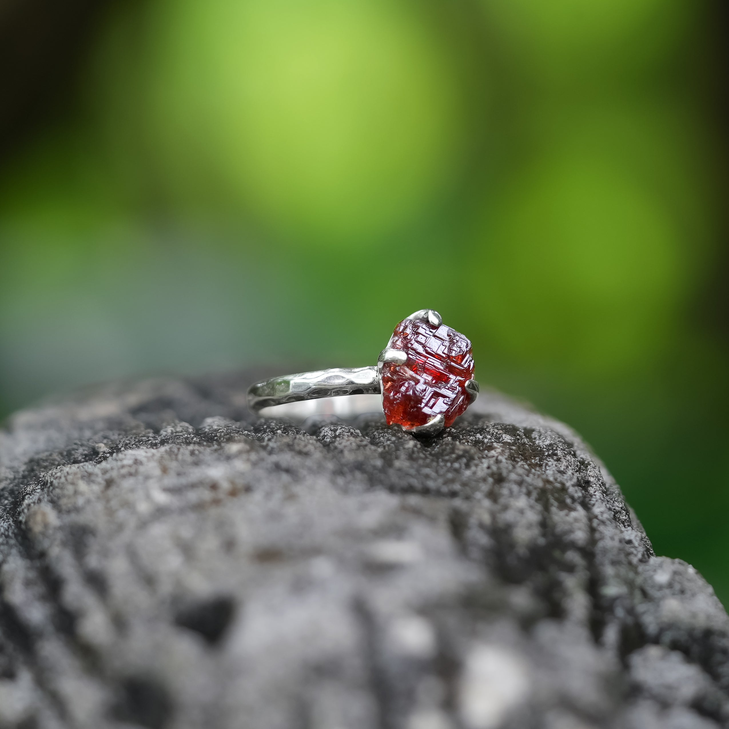 Bague en argent sterling sertie de cristaux de grenat Starborn